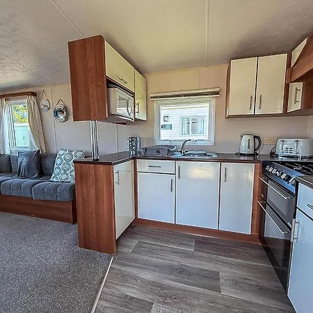 Great 6 Berth Caravan With Decking At Manor Park In Hunstanton Ref 23017B Εξωτερικό φωτογραφία