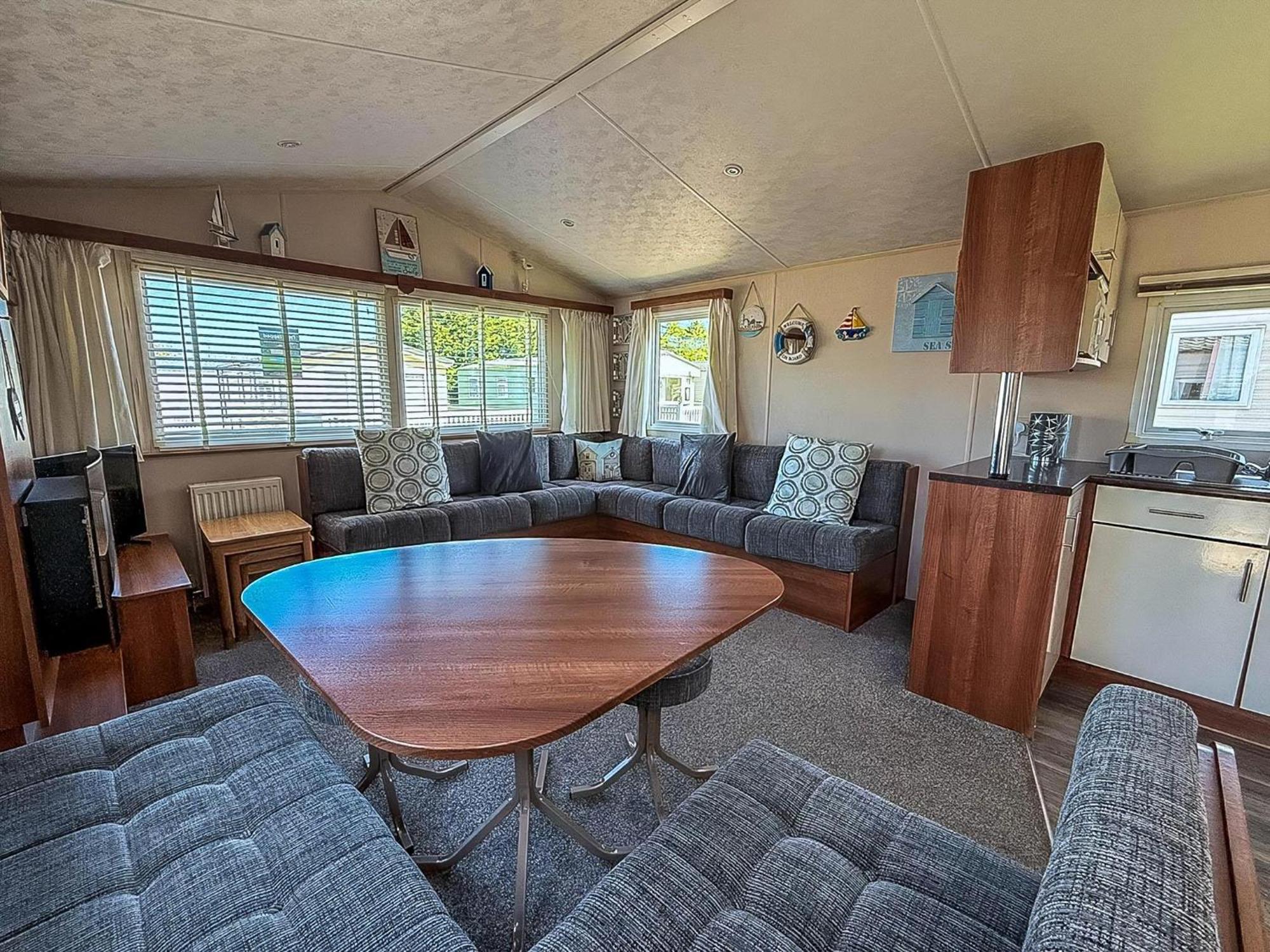 Great 6 Berth Caravan With Decking At Manor Park In Hunstanton Ref 23017B Εξωτερικό φωτογραφία