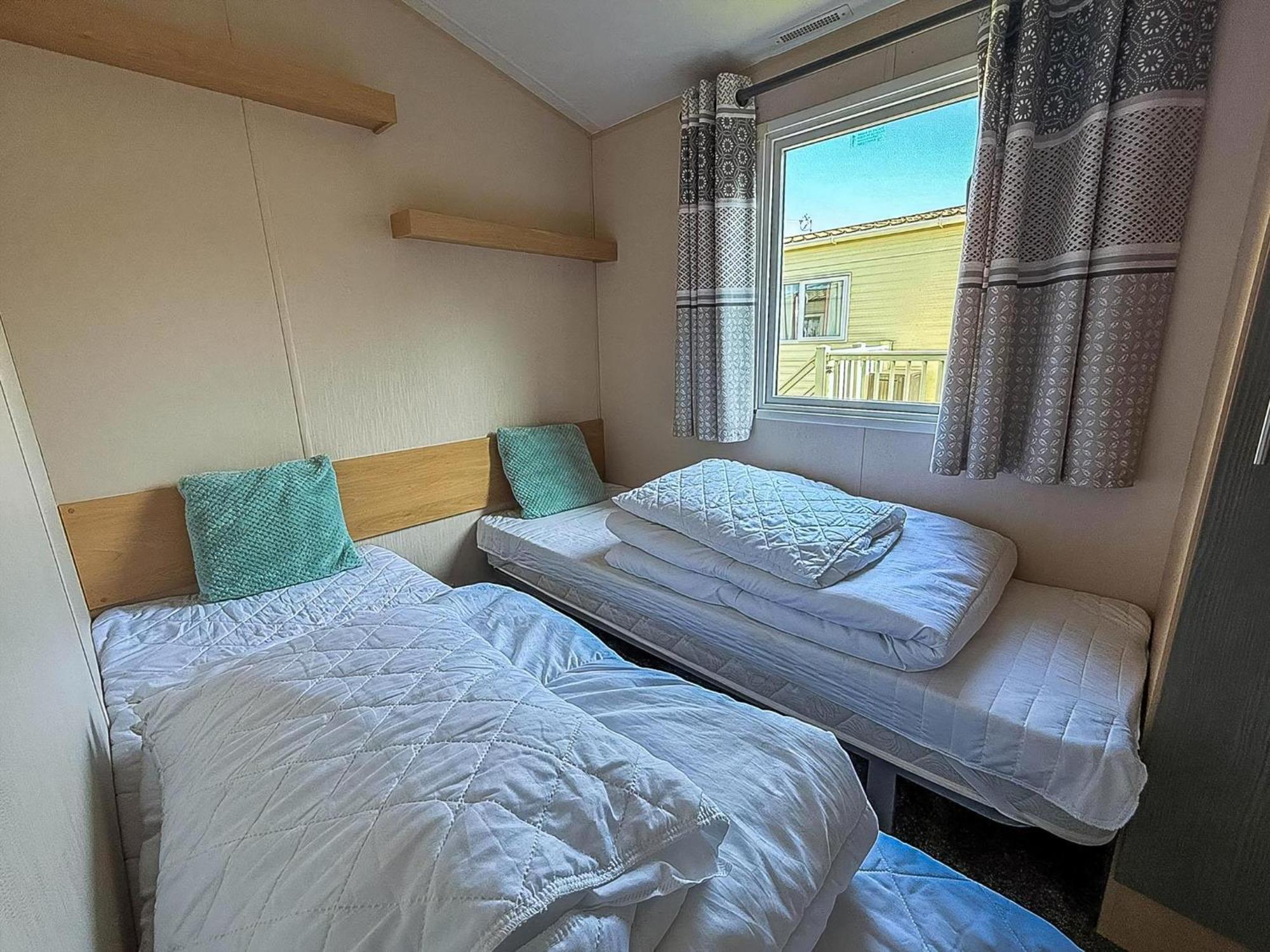 Great 6 Berth Caravan With Decking At Manor Park In Hunstanton Ref 23017B Εξωτερικό φωτογραφία