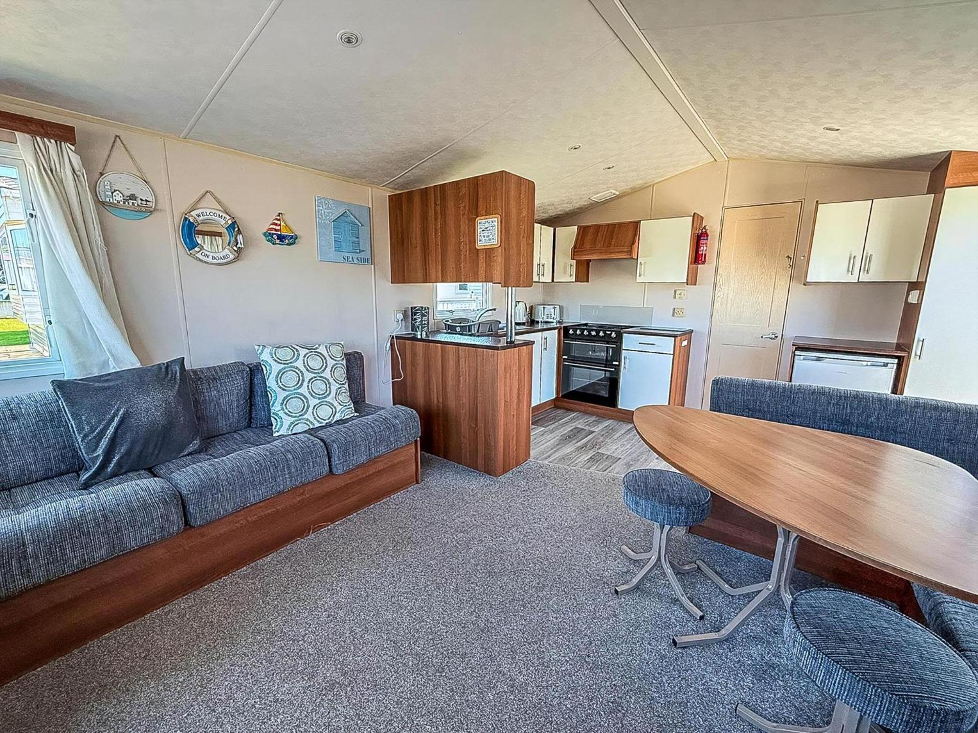 Great 6 Berth Caravan With Decking At Manor Park In Hunstanton Ref 23017B Εξωτερικό φωτογραφία